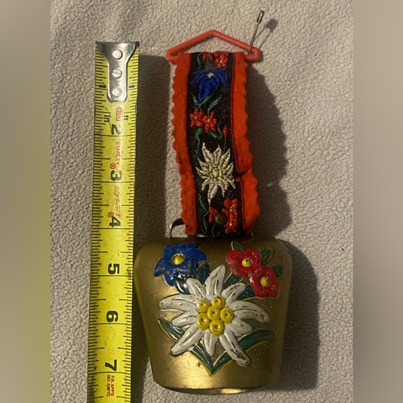 Vintage BRASS COW BELL Hand-Painted Flowers, Decorative Strap Switzerland - Picture 7 of 9